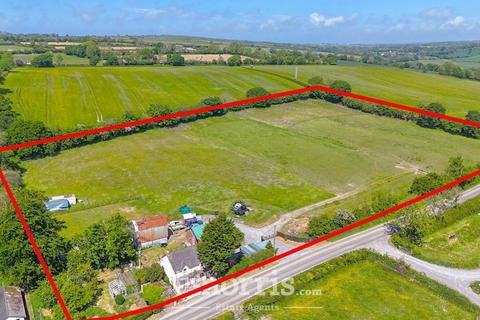 3 bed property, in Llangoedmor, £450,000