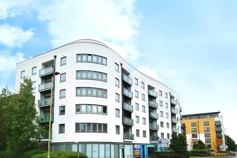 2 bed property, in Loates Lane, £240,000