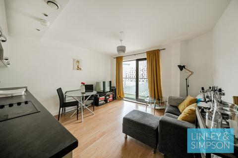 1 bed property, in Skyline, £110,000