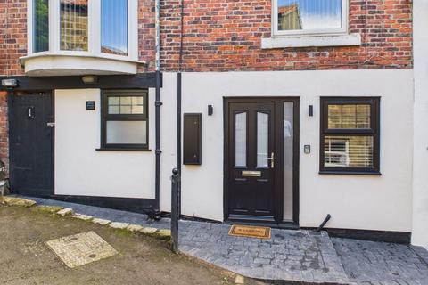 1 bed property, in 2A Horse Road, £125,000
