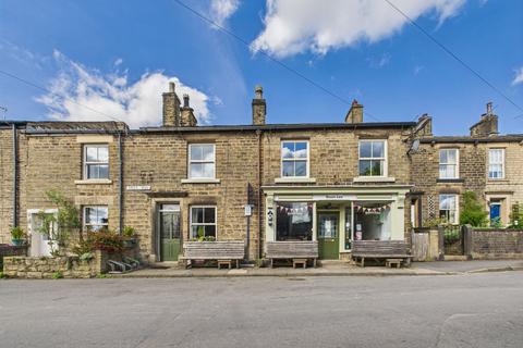 4 bed property, in Kinder Road, £490,000