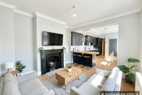 3 bed property, in Corporation Street, £325,000