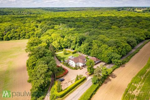 4 bed property, in Stunning 4 Bedroom Detached House, £1,500,000