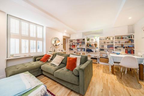 1 bed property, in Belgrave Road, £550,000