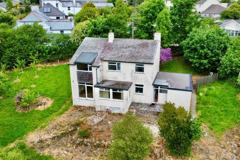 4 bed property, in Trefrew Road, £325,000