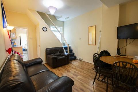 4 bed property, in Teignmouth Road, £375,000