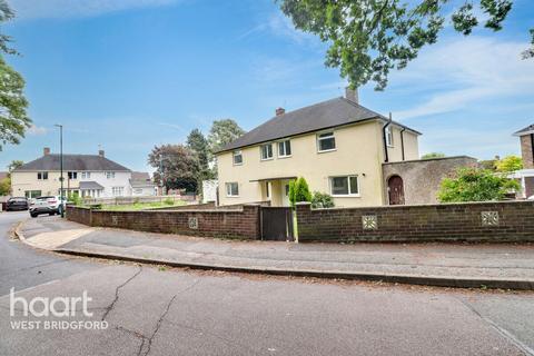 3 bed property, in Clevely Way, £190,000
