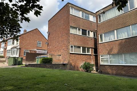 2 bed property, in Comrie Close, £95,000