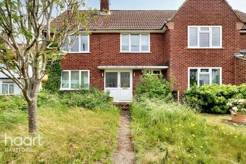 3 bed property, in Meadow Walk, £400,000