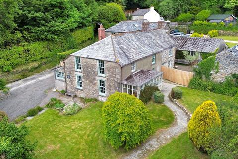 3 bed property, in Trefrew, £375,000