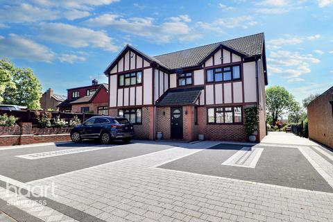 5 bed property, in Minster Road, £750,000