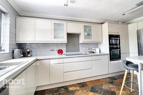 5 bed property, in Minster Road, £750,000