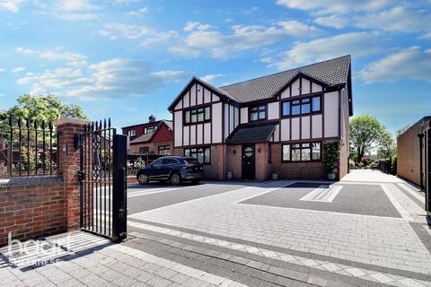 5 bed property, in Minster Road, £750,000