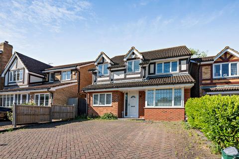7 bed property, in The Brackens, £525,000