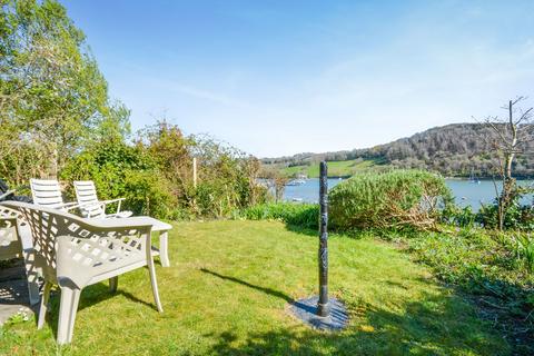 2 bed property, in Silver Terrace, £435,000