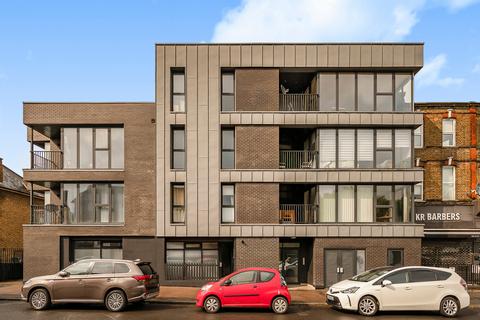 1 bed property, in Comerford Road, £325,000