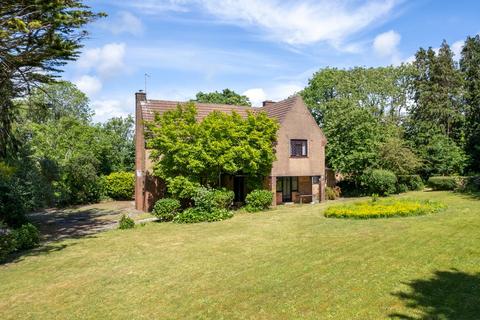 4 bed property, in Uzmaston Road, £450,000