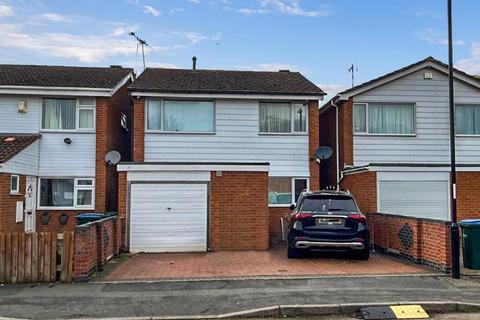 4 bed property, in Grasscroft Drive, £325,000