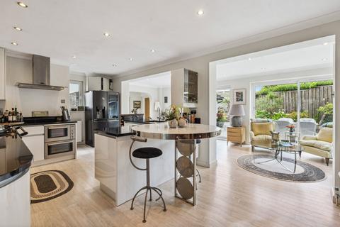 4 bed property, in Luffings, £875,000