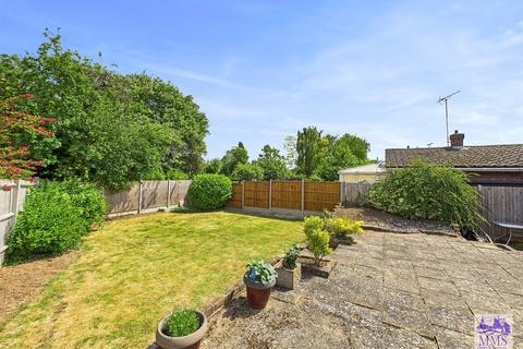 2 bed property, in Deerhurst Close, £550,000