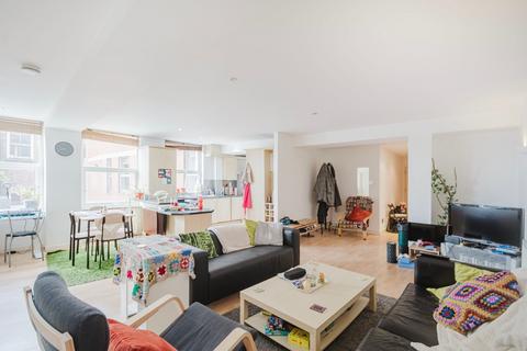 3 bed property, in 21 Barker Gate, £260,000