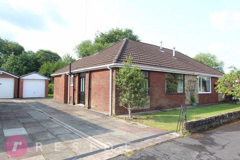 2 bed property, in Ladyhouse Close, £230,000