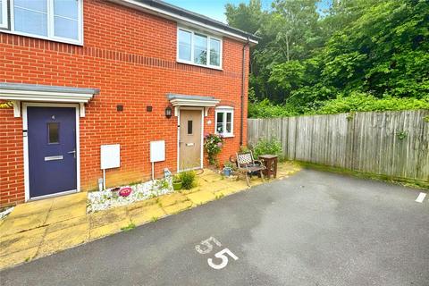 2 bed property, in Willowbrook Close, £250,000