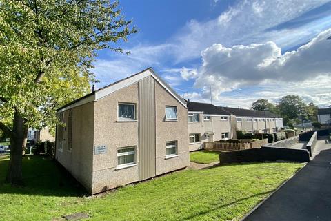 2 bed property, in Triumph Close, £99,000