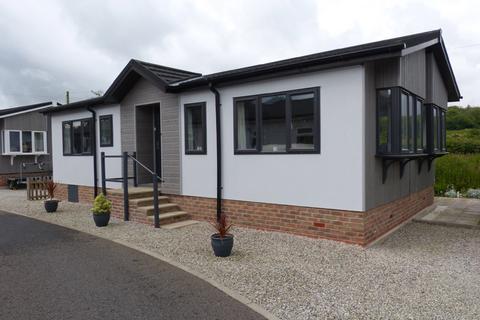 2 bed property, in Eden Close, £159,000