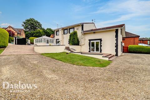 5 bed property, in Glendale Gardens, £550,000