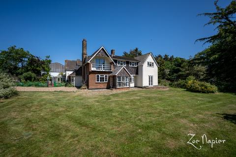4 bed property, in Tendring Green, £799,000