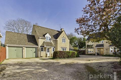 4 bed property, in Littlebrook Meadow, £700,000