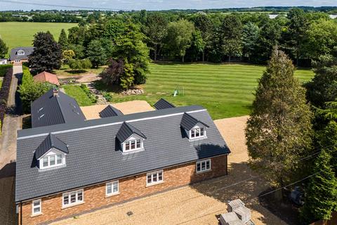 5 bed property, in Meadow View, £1,299,950