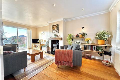 3 bed property, in Fairview Road, £550,000