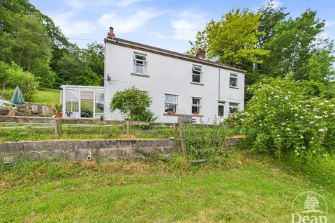 3 bed property, in Uphill Road, £489,000