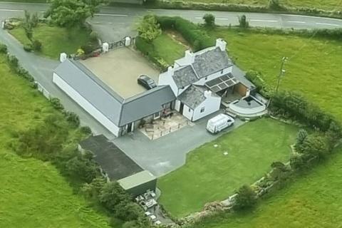 4 bed property, in Carmel, £535,000