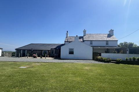 4 bed property, in Carmel, £535,000