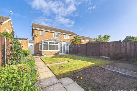 3 bed property, in Town Close, £220,000