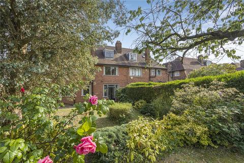 5 bed property, in Brim Hill, £1,575,000