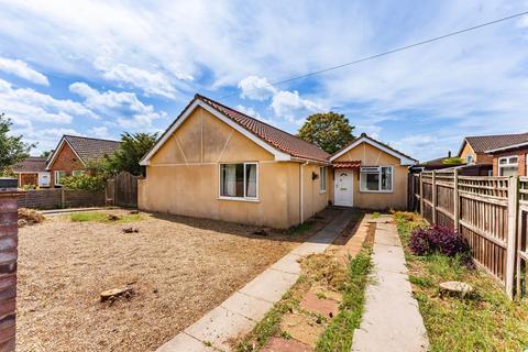 5 bed property, in St. Walstans Road, £350,000