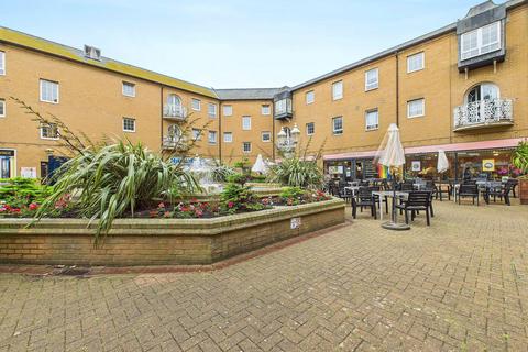 2 bed property, in The Octagon, £260,000