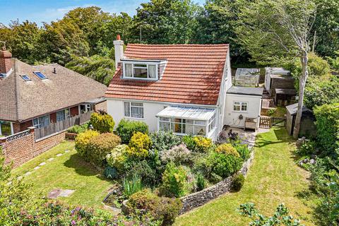 3 bed property, in Winchelsea Lane, £400,000