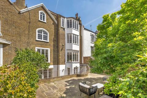 6 bed property, in Aubrey Road, £8,150,000