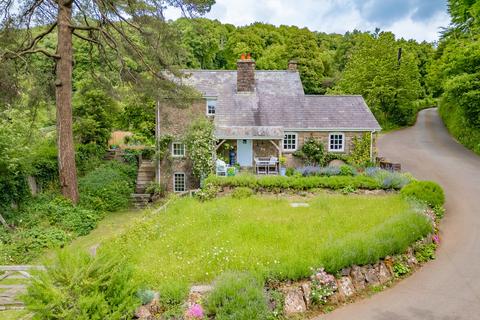 3 bed property, in Llanvair Discoed, £625,000
