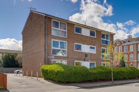 2 bed property, in Flat, £410,000