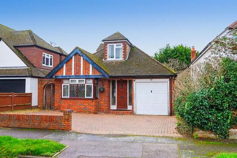 3 bed property, in West Farm Close, £699,950
