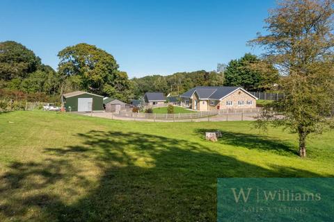 3 bed property, in Briddlesford Road, £925,000