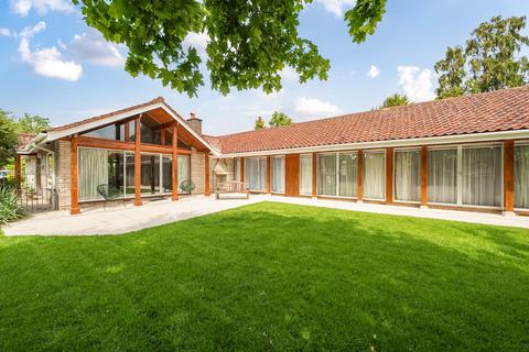 4 bed property, in STREET. Great style. Very spacious 3, £850,000