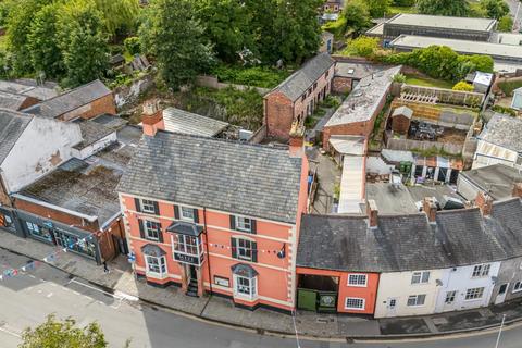 9 bed property, in Cross Street, £599,995