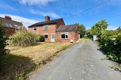 2 bed property, in Cemetery Road, £210,000